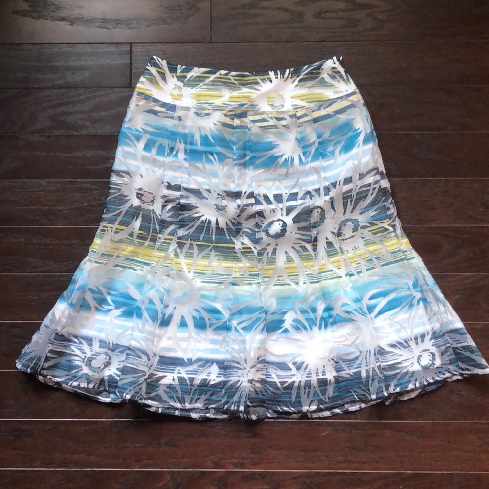 3/$12 ✨ 🏝 women’s skirt